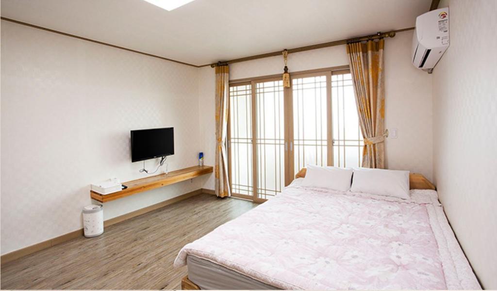 On The Stone 2 Hostel Seogwipo Bagian luar foto